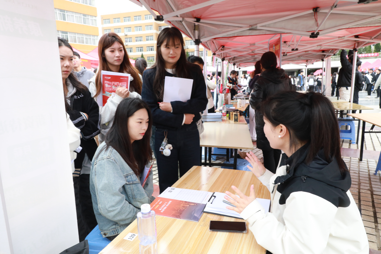 安阳工学院举办2026届毕业生金秋大型双选会