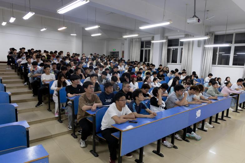 安阳工学院图书馆举办阅读推广活动