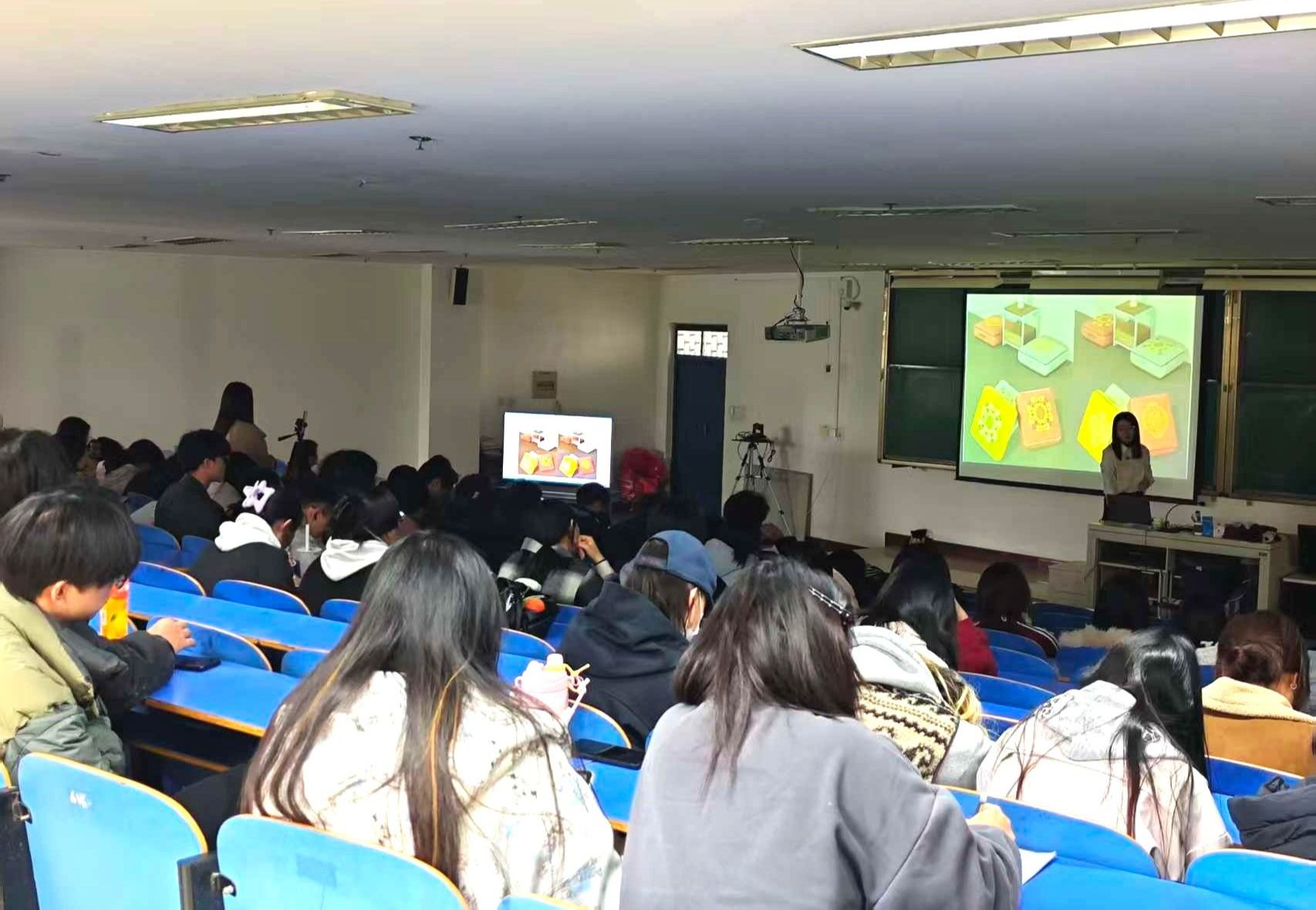 安阳工学院艺术设计学院举办专场招聘会