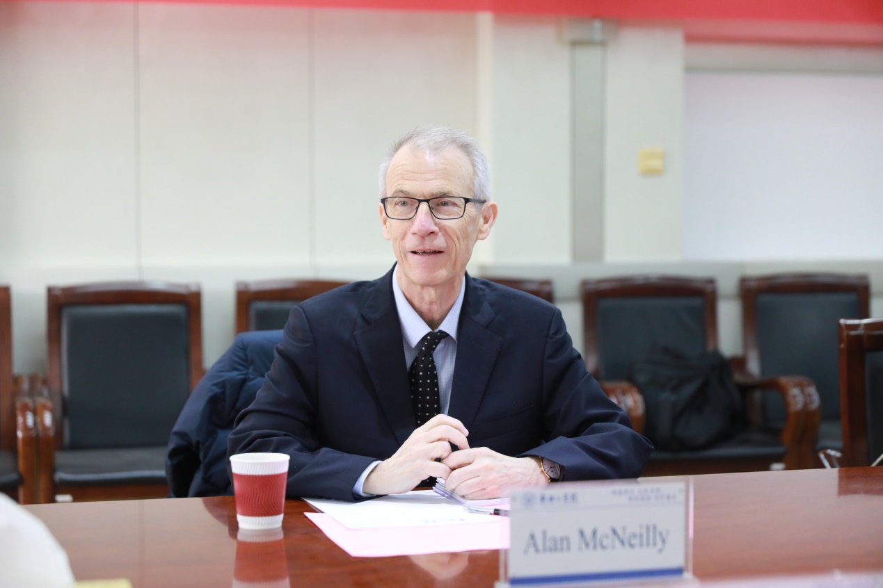 英国大曼彻斯特大学代表团访问安阳工学院