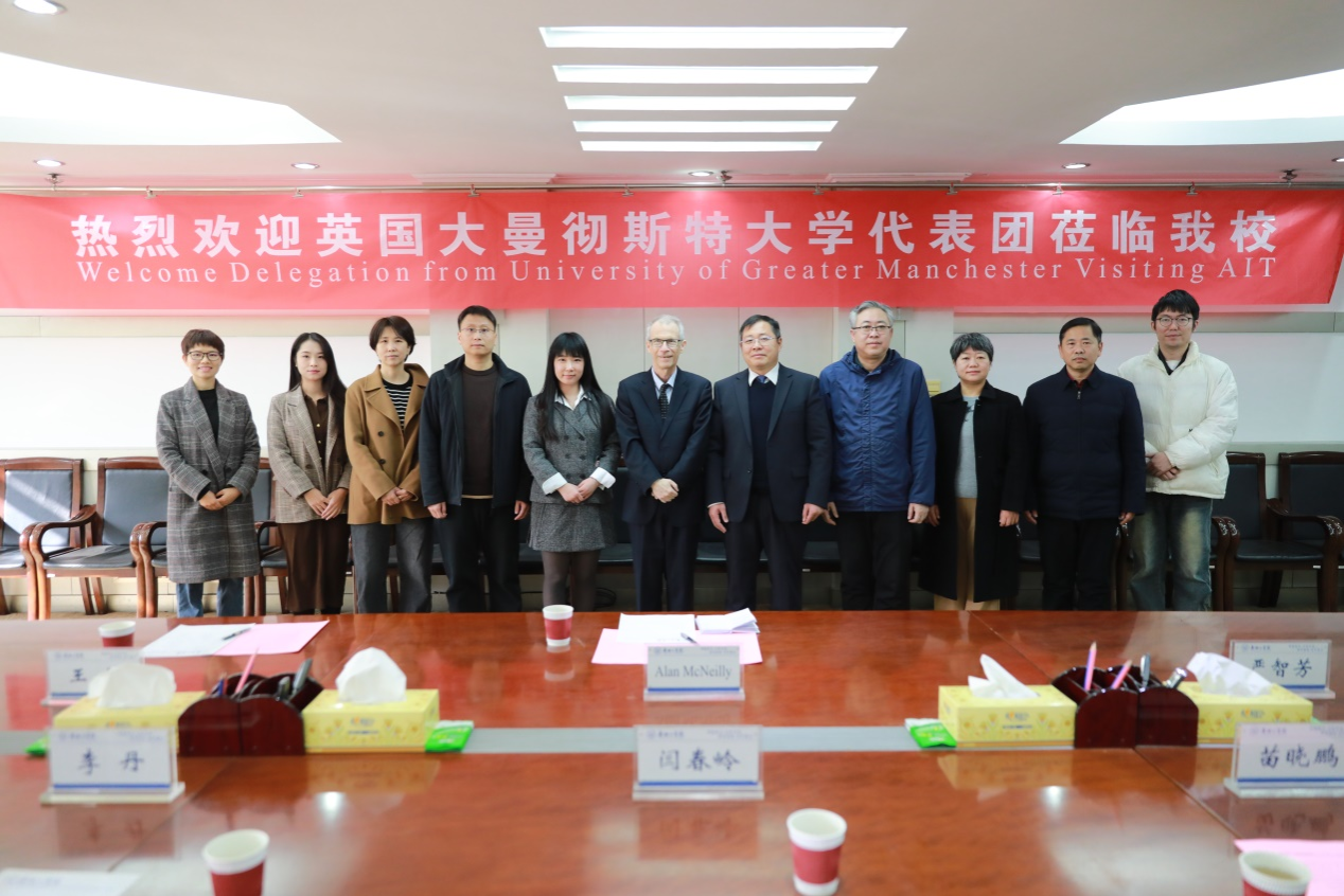 英国大曼彻斯特大学代表团访问安阳工学院