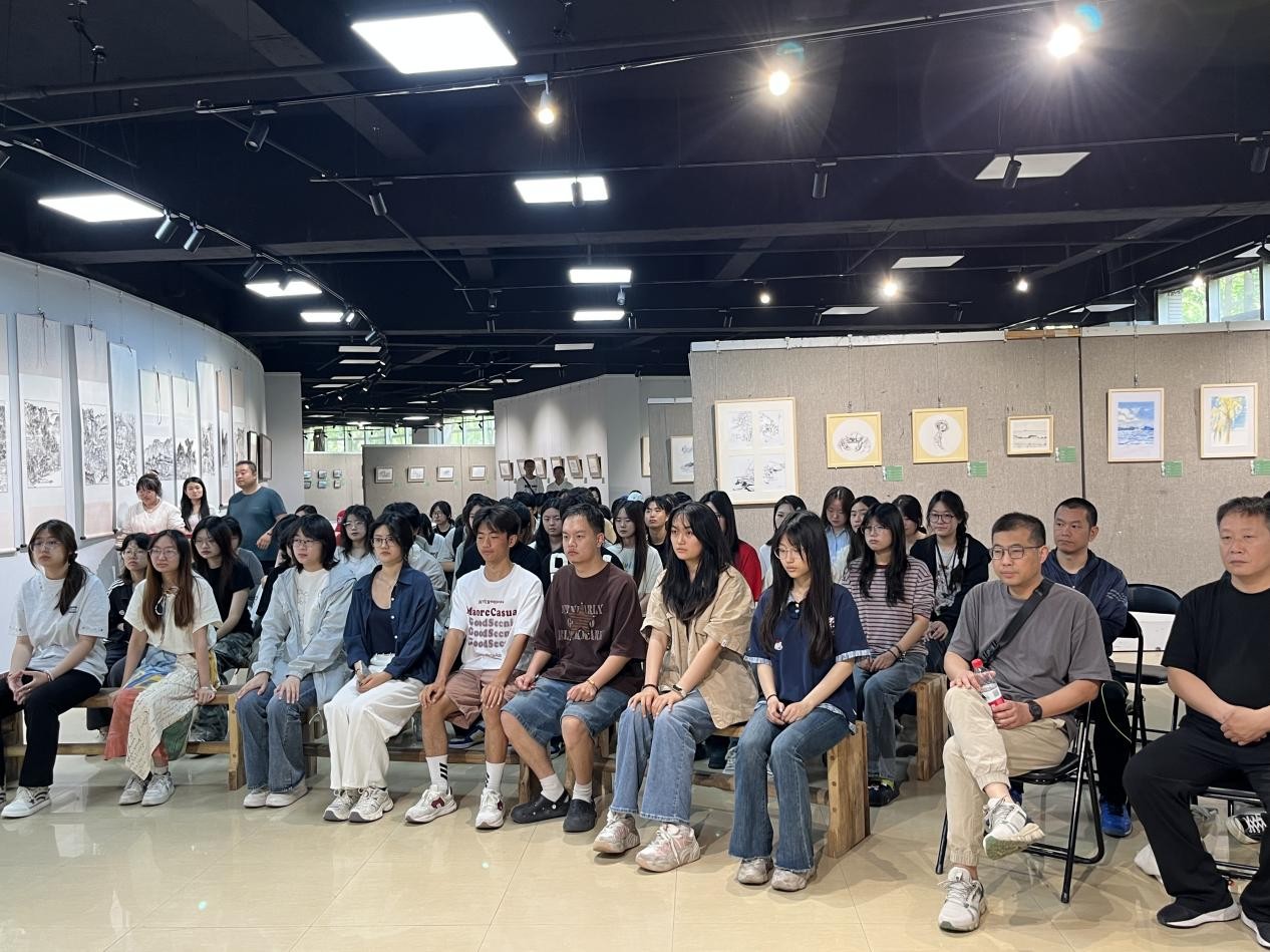 安阳工学院艺术设计学院春季写生汇报展开幕