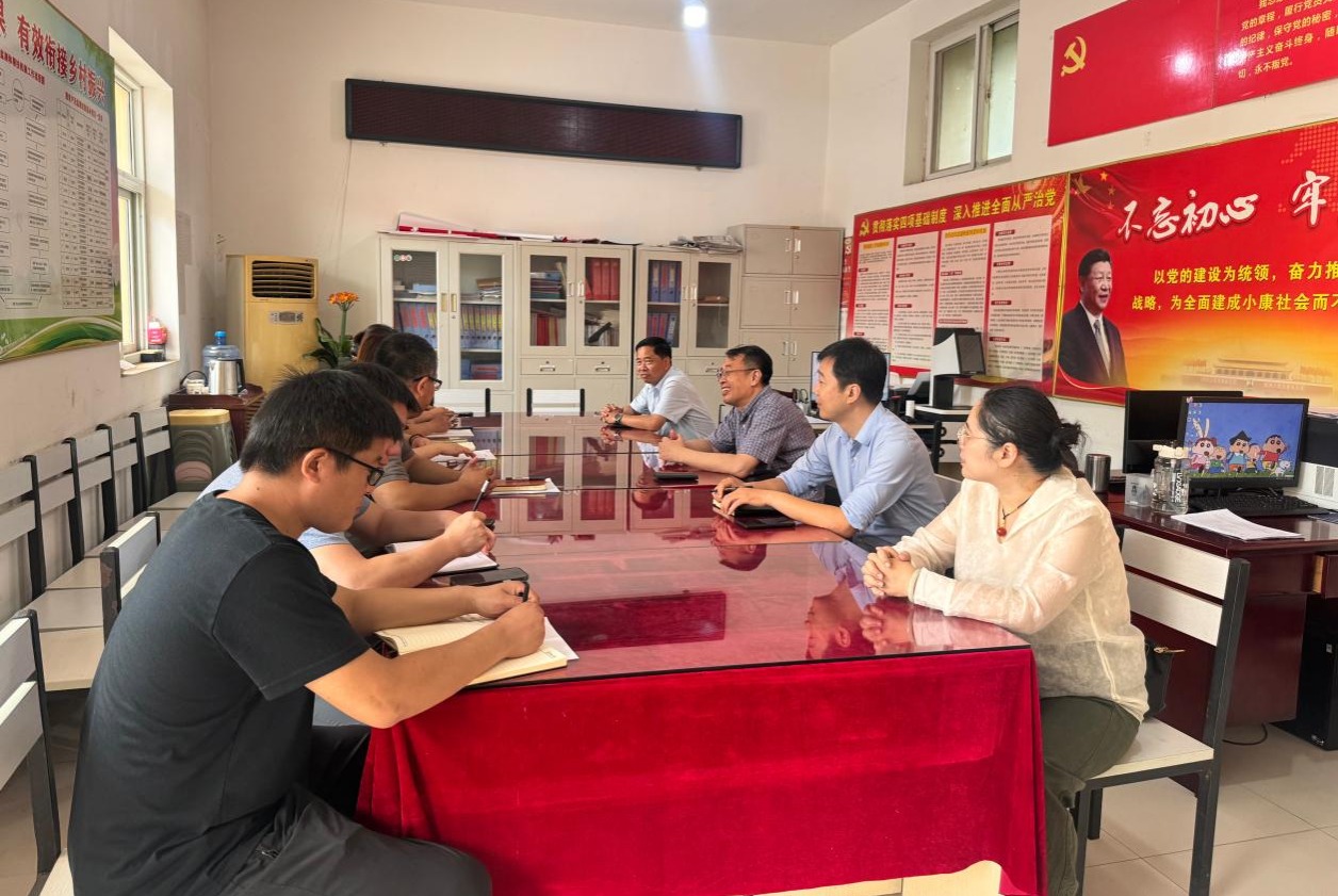 安阳工学院校长沈记全赴定点帮扶村开展调研慰问